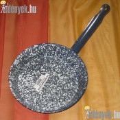 Zománcozott fémnyelű szeletsütő 22 cm KP-22/3-TFA